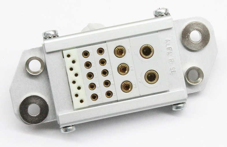 conector ALFA'R multicontacto rack EXTRAIBLE diferentes tamaños de contactos hembra y guias hembra